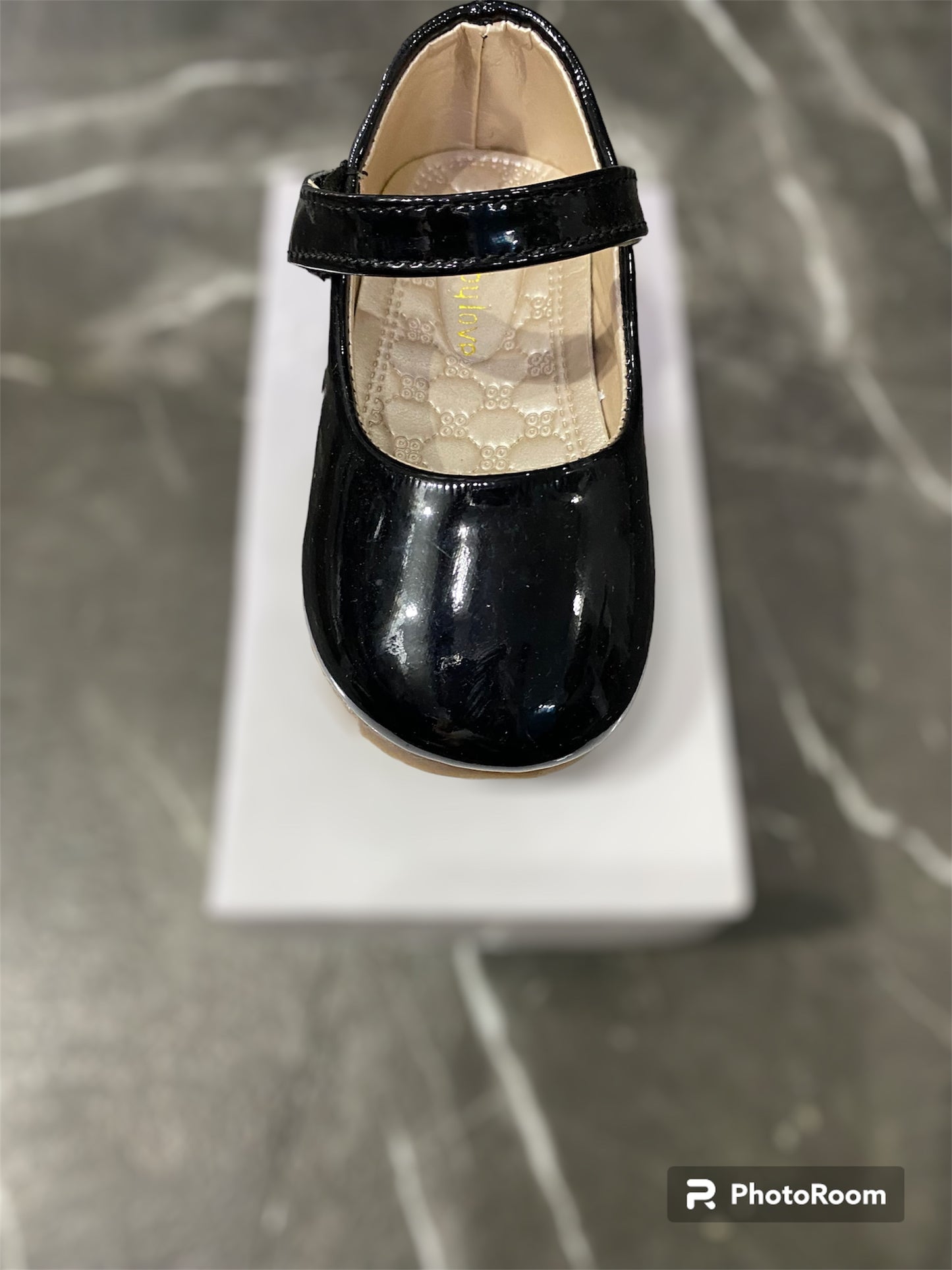 ZAPATO CERRADO CON BROCHE PARA NIÑAS