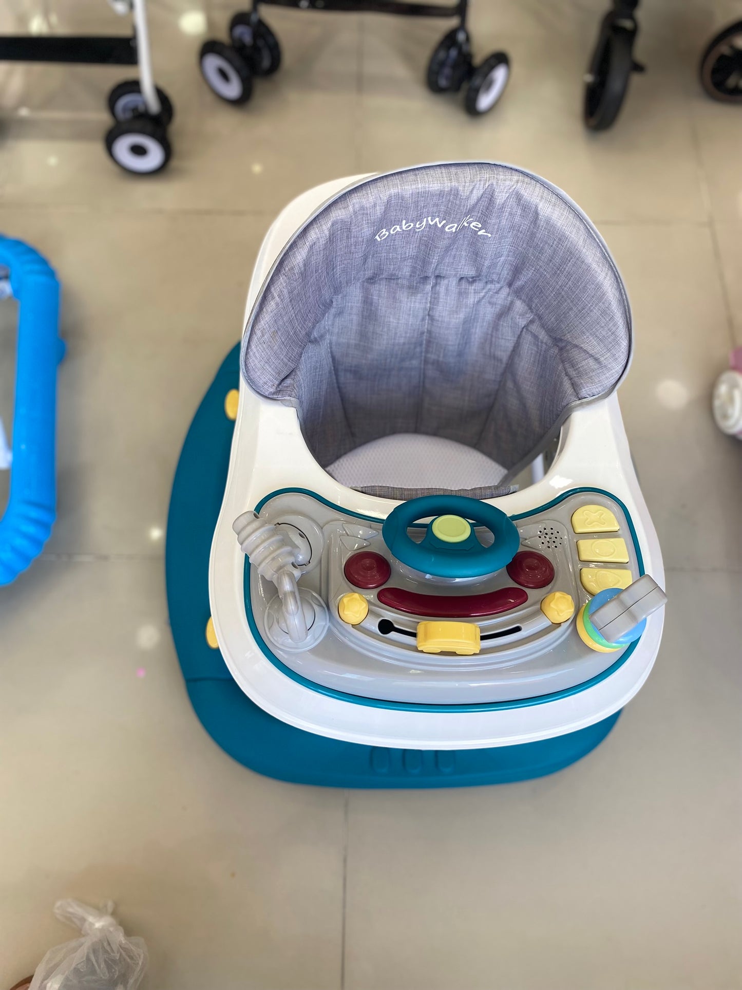 ANDADOR CARRO CONDUCIR