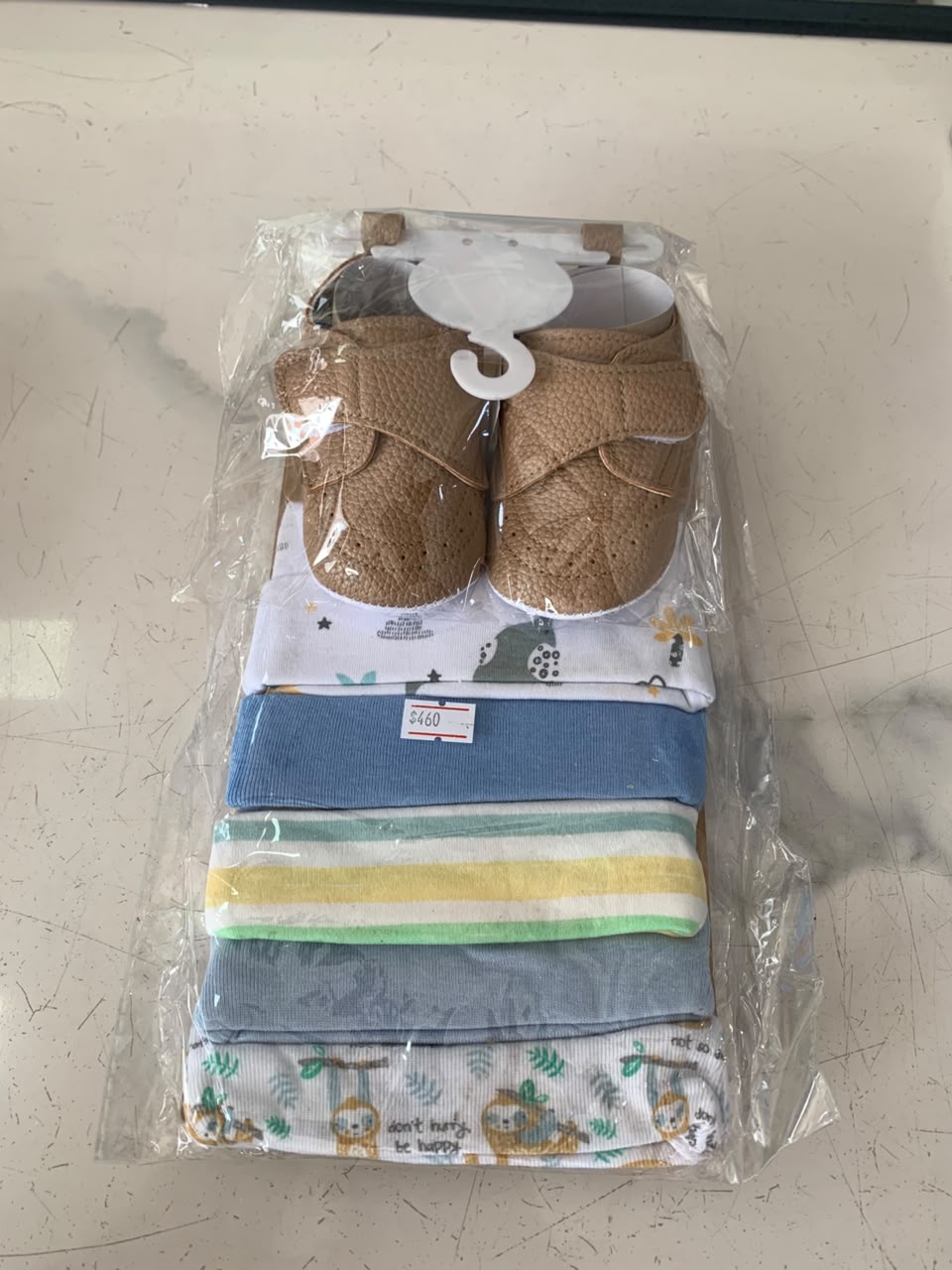 ZAPATO VELCRO LISO ZAP25-197 +SET DE GORRITOS