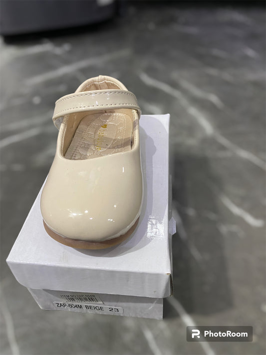 ZAPATO CERRADO CON BROCHE PARA NIÑAS