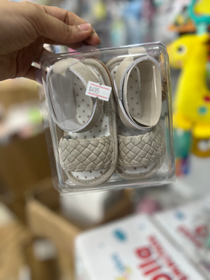 SANDALIA CON MARIPOSITA ZCC-10