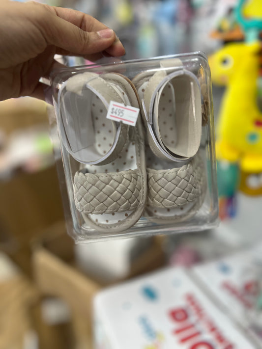 SANDALIA CON MARIPOSITA ZCC-10